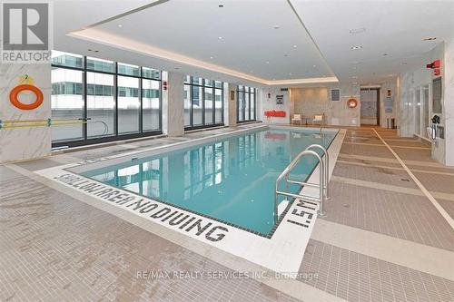#4010 -115 Blue Jays Way E, Toronto, ON - Indoor Photo Showing Other Room With In Ground Pool