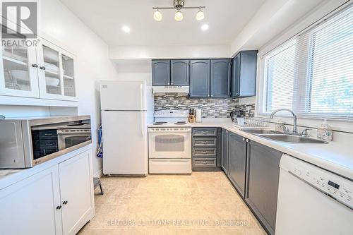 #45 -15 Guildwood Pkwy, Toronto, ON - Indoor Photo Showing Kitchen With Double Sink