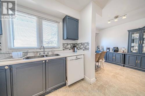 #45 -15 Guildwood Pkwy, Toronto, ON - Indoor Photo Showing Kitchen With Double Sink