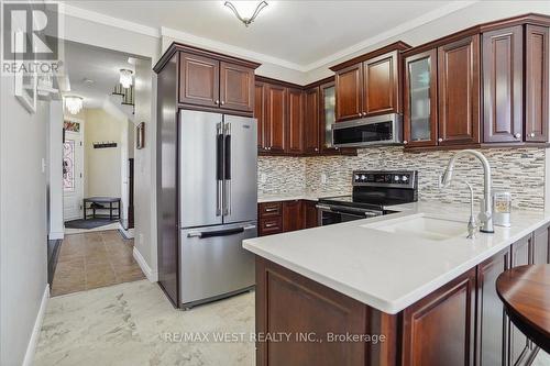 1132 Timberland Cres, Oshawa, ON - Indoor Photo Showing Kitchen With Stainless Steel Kitchen With Upgraded Kitchen