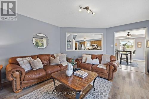146 8Th Avenue, New Tecumseth, ON - Indoor Photo Showing Living Room