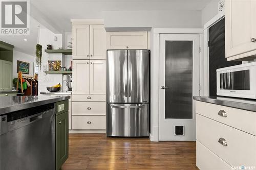 2802 Victoria Avenue, Regina, SK - Indoor Photo Showing Kitchen With Stainless Steel Kitchen