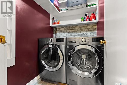 2802 Victoria Avenue, Regina, SK - Indoor Photo Showing Laundry Room