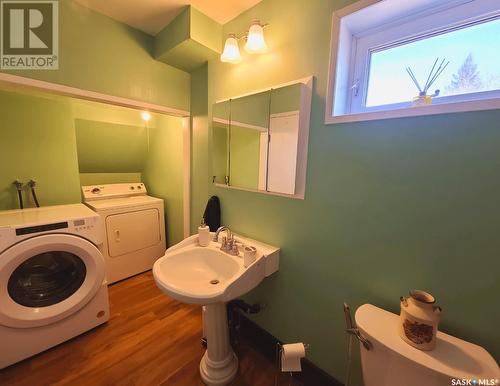 204 King Street, Spy Hill, SK - Indoor Photo Showing Laundry Room