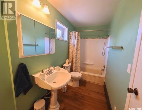204 King Street, Spy Hill, SK - Indoor Photo Showing Bathroom