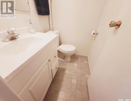 204 King Street, Spy Hill, SK - Indoor Photo Showing Bathroom