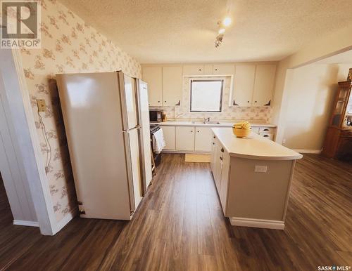 204 King Street, Spy Hill, SK - Indoor Photo Showing Kitchen With Double Sink