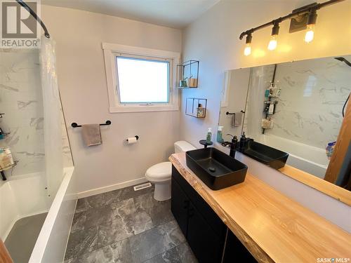 205 York Road W, Yorkton, SK - Indoor Photo Showing Bathroom