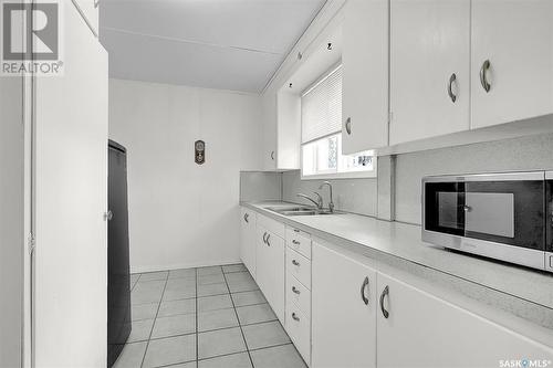 2665 Argyle Street, Regina, SK - Indoor Photo Showing Kitchen With Double Sink