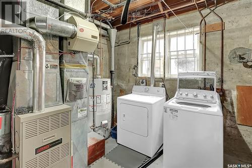 2665 Argyle Street, Regina, SK - Indoor Photo Showing Laundry Room