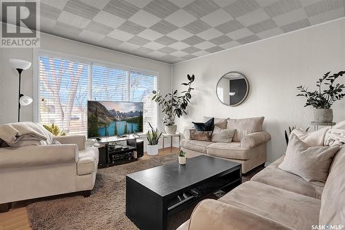2665 Argyle Street, Regina, SK - Indoor Photo Showing Living Room
