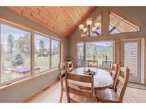 33 - 640 Upper Lakeview Road, Invermere, BC - Indoor Photo Showing Dining Room