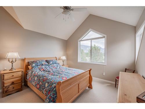 33 - 640 Upper Lakeview Road, Invermere, BC - Indoor Photo Showing Bedroom