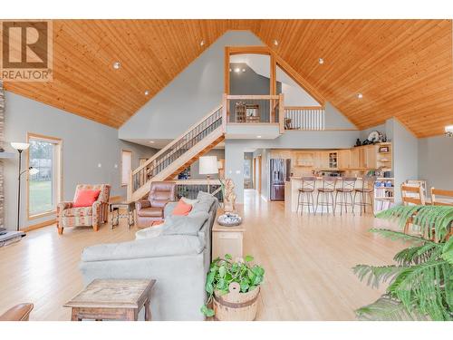 640 Upper Lakeview Road Unit# 33, Invermere, BC - Indoor Photo Showing Living Room