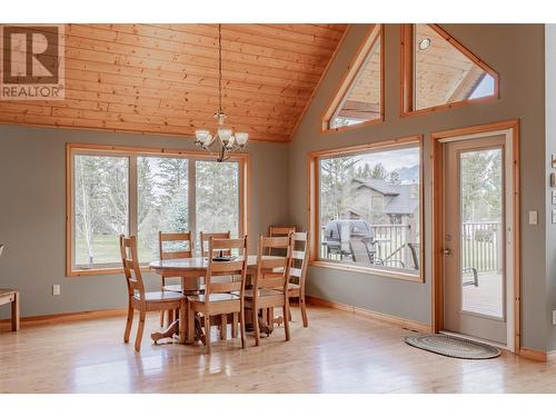 640 Upper Lakeview Road Unit# 33, Invermere, BC - Indoor Photo Showing Dining Room