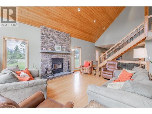 640 Upper Lakeview Road Unit# 33, Invermere, BC - Indoor Photo Showing Living Room With Fireplace