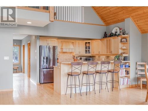 640 Upper Lakeview Road Unit# 33, Invermere, BC - Indoor Photo Showing Kitchen