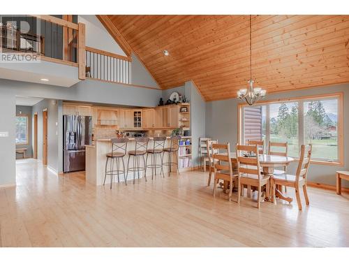 640 Upper Lakeview Road Unit# 33, Invermere, BC - Indoor Photo Showing Dining Room