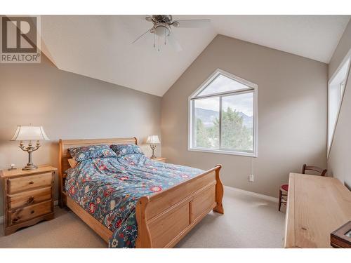 640 Upper Lakeview Road Unit# 33, Invermere, BC - Indoor Photo Showing Bedroom