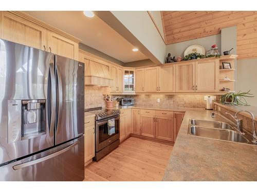 33 - 640 Upper Lakeview Road, Invermere, BC - Indoor Photo Showing Kitchen With Double Sink