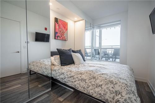 5230 Dundas Street|Unit #A326, Burlington, ON - Indoor Photo Showing Bedroom