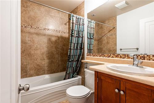 5 Grand Avenue, Grimsby, ON - Indoor Photo Showing Bathroom