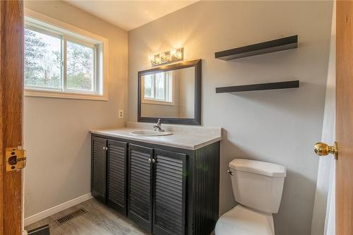 1047 Yankee Line, Ennismore Township, ON - Indoor Photo Showing Bathroom