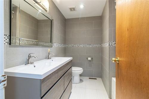 1047 Yankee Line, Ennismore Township, ON - Indoor Photo Showing Bathroom