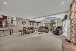 Large family room with 2 walkouts - 