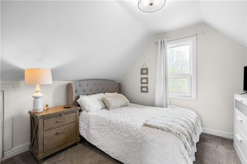 307 Weir Street N, Hamilton, ON - Indoor Photo Showing Bedroom