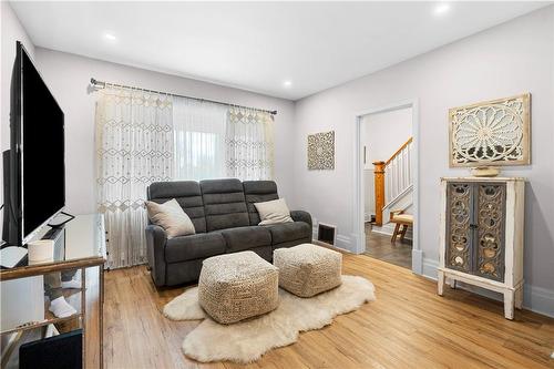 307 Weir Street N, Hamilton, ON - Indoor Photo Showing Living Room