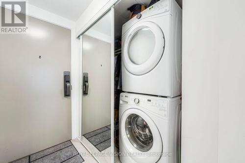 #2312 -10 York St, Toronto, ON - Indoor Photo Showing Laundry Room