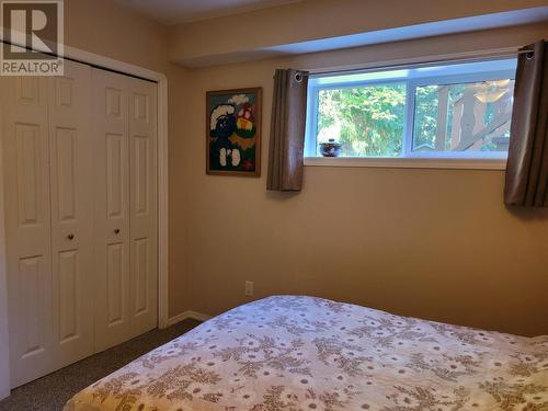 2207 Lakeview Drive, Blind Bay, BC - Indoor Photo Showing Bedroom