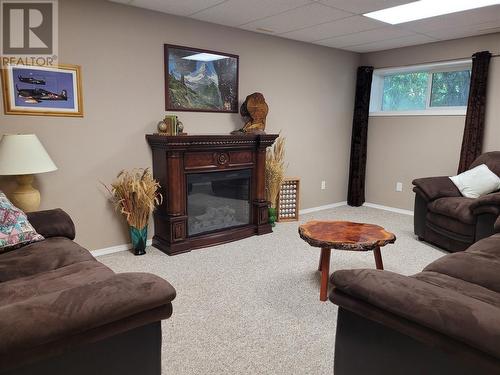 2207 Lakeview Drive, Blind Bay, BC - Indoor Photo Showing Living Room