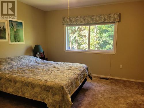 2207 Lakeview Drive, Blind Bay, BC - Indoor Photo Showing Bedroom