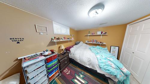 745 10Th Avenue, Montrose, BC - Indoor Photo Showing Bedroom