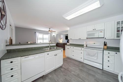 2221 2Nd Street S, Cranbrook, BC - Indoor Photo Showing Kitchen With Double Sink