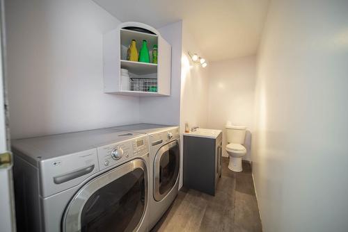 2221 2Nd Street S, Cranbrook, BC - Indoor Photo Showing Laundry Room
