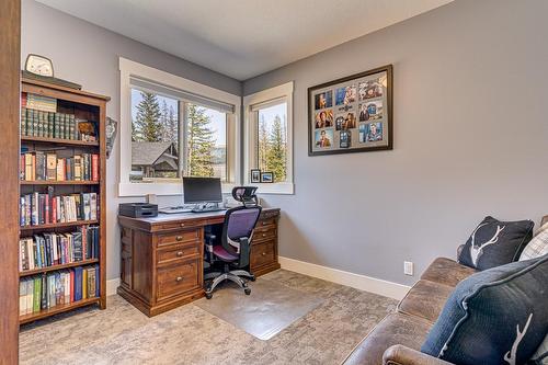 2264 Black Hawk Drive, Sparwood, BC - Indoor Photo Showing Office