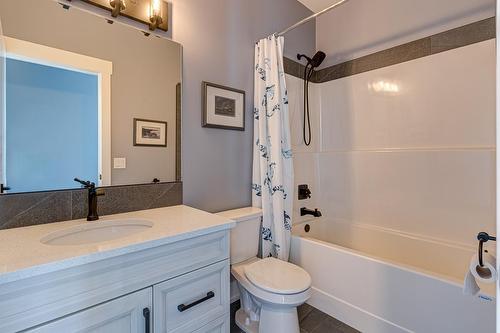 2264 Black Hawk Drive, Sparwood, BC - Indoor Photo Showing Bathroom