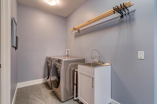2264 Black Hawk Drive, Sparwood, BC - Indoor Photo Showing Laundry Room