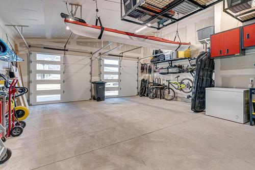 2264 Black Hawk Drive, Sparwood, BC - Indoor Photo Showing Garage