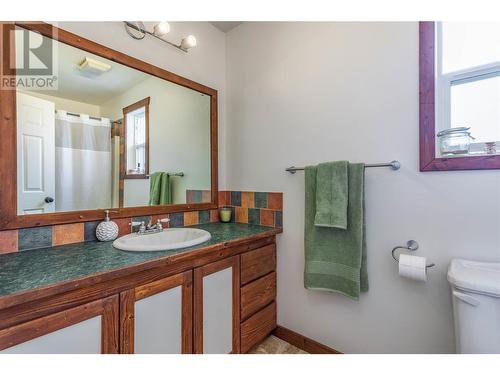 830 Firwood Road, Kelowna, BC - Indoor Photo Showing Bathroom