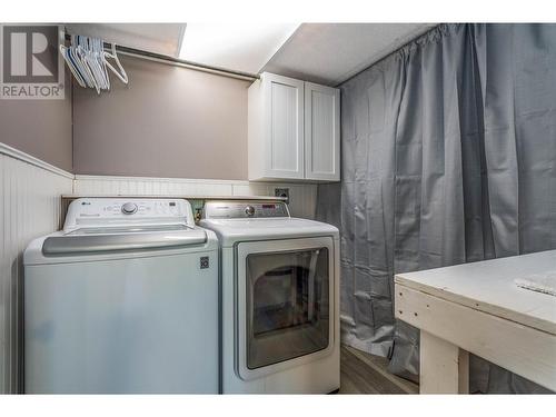 830 Firwood Road, Kelowna, BC - Indoor Photo Showing Laundry Room