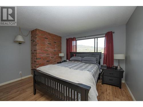 3934 15 Crescent, Vernon, BC - Indoor Photo Showing Bedroom