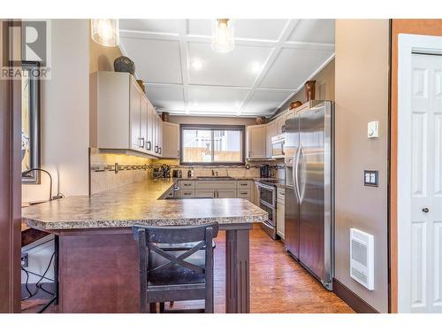 664 Patterson Avenue, Kelowna, BC - Indoor Photo Showing Kitchen