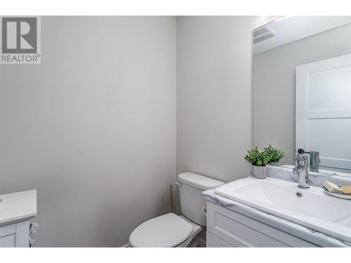 664 Patterson Avenue, Kelowna, BC - Indoor Photo Showing Bathroom