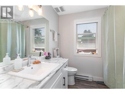 664 Patterson Avenue, Kelowna, BC - Indoor Photo Showing Bathroom