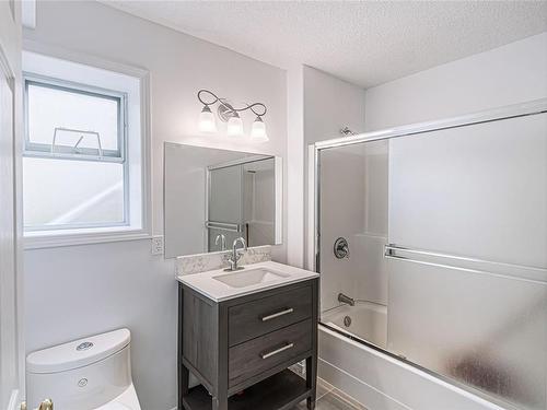5658 Malibu Terr, Nanaimo, BC - Indoor Photo Showing Bathroom