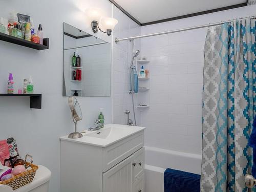 1425 White St, Nanaimo, BC - Indoor Photo Showing Bathroom